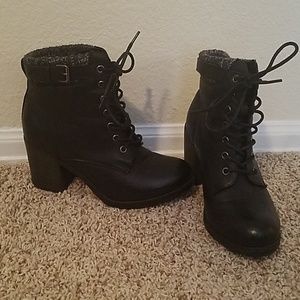 Like new, Leather, lace up small heel boot